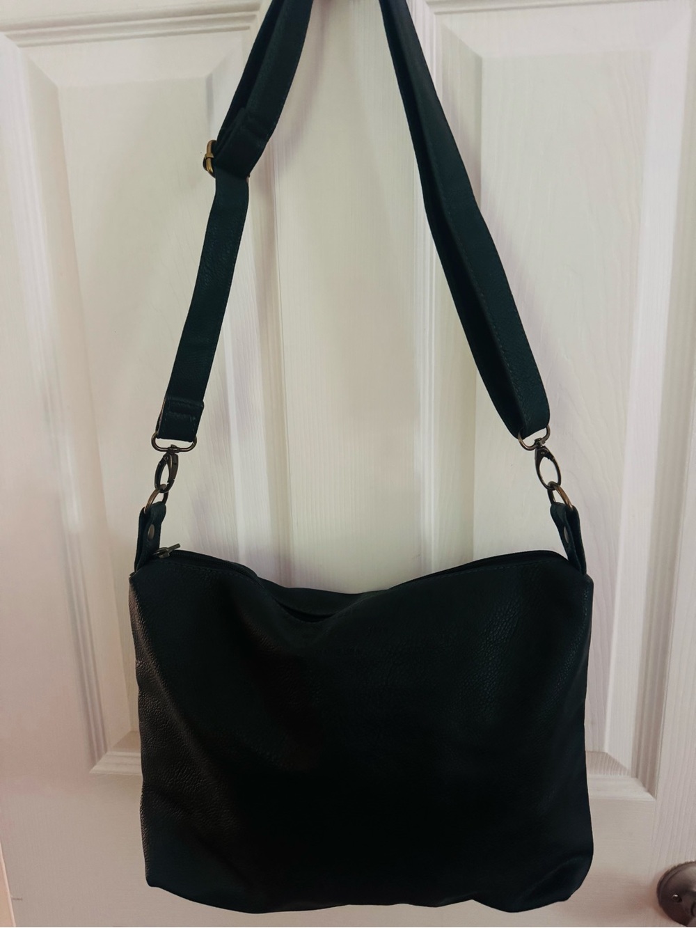 Black GH Bass and Company Leather Shoulder Bag - Classic Women’s Crossbody